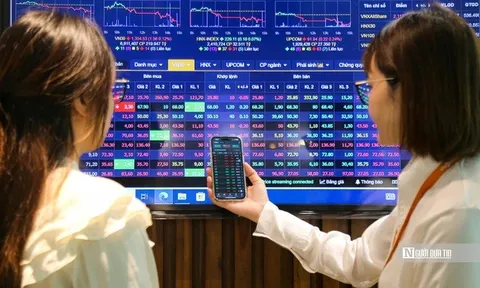 VN-Index chịu áp lực trụ lớn nhưng dòng tiền chưa rút khỏi thị trường