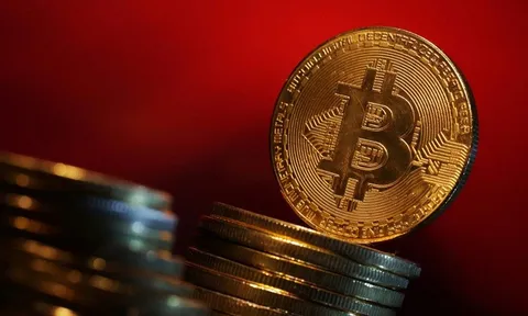 Bitcoin ngược dòng phục hồi, rúng động vụ "tặng nhầm" 44 tỷ USD