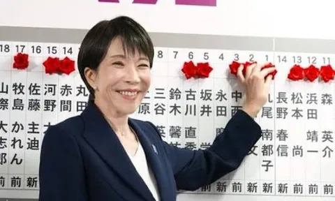 "Người đàn bà thép" Sanae Takaichi của Nhật Bản giành chiến thắng vang dội