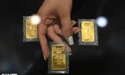 Giá vàng tăng gần 2 triệu đồng/lượng, chiều bán vượt 181 triệu đồng