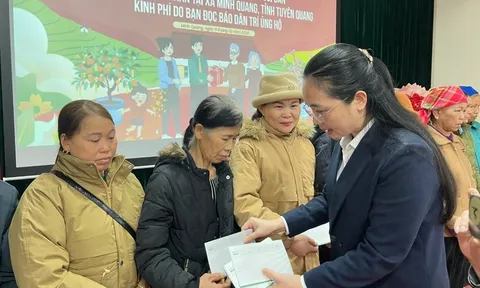 Trao 400 suất quà Tết Nhân ái tới người nghèo tỉnh Tuyên Quang