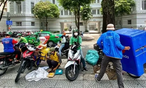 Khách mua hồi hộp chờ cuộc gọi từ shipper, lo hàng Tết về trễ