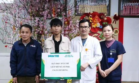 Trao hơn 134 triệu đồng đến người đàn ông vỡ gan, nguy kịch