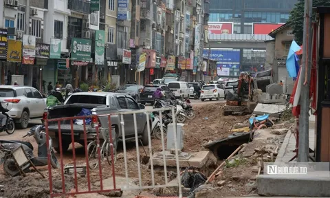 Hà Nội: Đường Nguyễn Tuân ngổn ngang bùn đất những ngày cận Tết