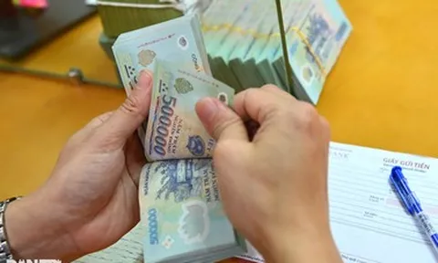 Lãi suất ngân hàng cho nhau vay giảm mạnh về 4%