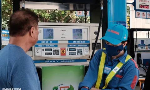 Giá xăng tăng mạnh sát Tết