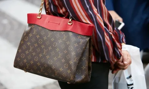 Bê bối chấn động: Một hãng thời trang nộp phạt gần 600.000 USD vì cáo buộc rửa tiền