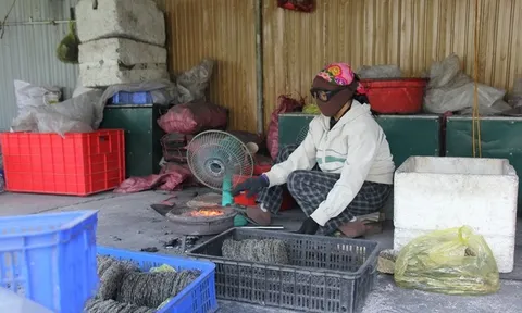 Tất bật mưu sinh bên bếp than hồng trong những ngày giáp Tết