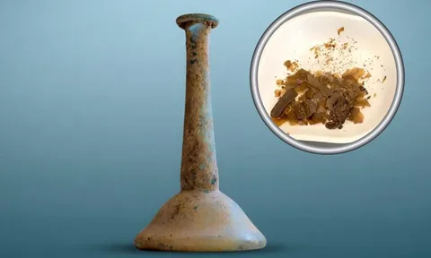 Lọ thuốc 1.900 năm tuổi hé lộ bí mật gây sốc về y học La Mã cổ đại