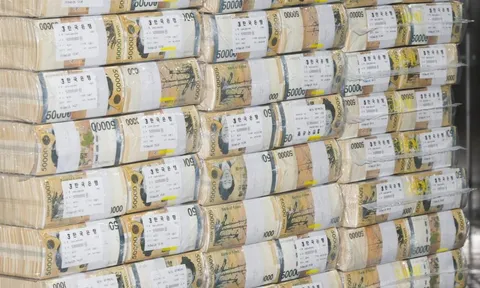 Nước châu Á bơm 3,3 tỷ USD tiền mới phục vụ người dân mừng tuổi dịp Tết