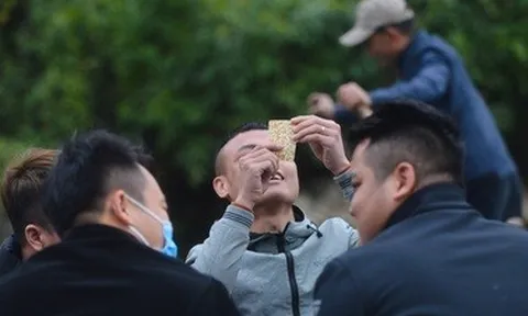 Chơi bài ăn tiền cùng người thân dịp Tết có bị xử lý?