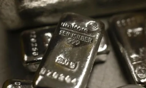 Giá bạc lao dốc không phanh: "Bốc hơi" 45 triệu/kg sau nửa tháng