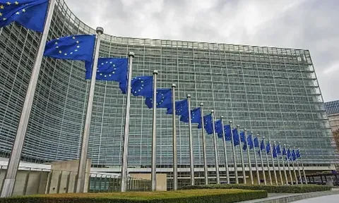 Gốc rễ khiến EU bất đồng về gói trừng phạt thứ 20 đối với Nga