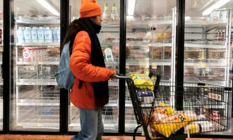 Thước đo lạm phát then chốt tăng vượt dự báo: Fed sẽ không cắt giảm lãi suất cho đến giữa năm?