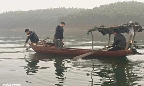Tìm thấy nạn nhân đầu tiên trong vụ lật tàu chở khách ở hồ Thác Bà