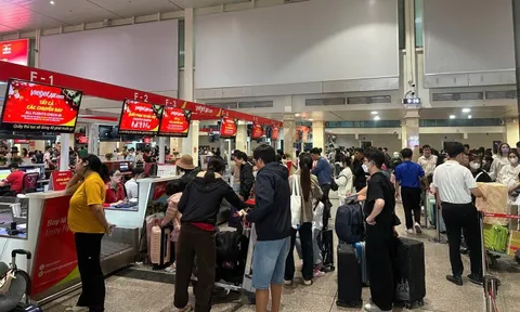 Lượng khách kỷ lục đổ về Tân Sơn Nhất, lưu ý cho hành khách đi lại