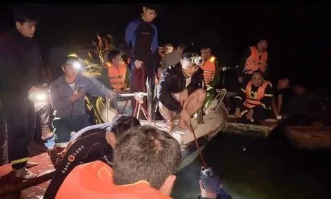 Nỗ lực tìm kiếm nạn nhân mất tích trong vụ lật tàu trên hồ Thác Bà