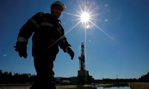 Nga khiến phương Tây chấn động: Bất ngờ phát hiện 'ma trận buôn dầu' thách thức lệnh trừng phạt, giúp Moscow mang về gần 100 tỷ USD