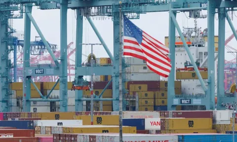 NÓNG: Mỹ dừng thu thuế từ ngày mai 24/2