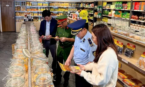 Giữ “thương hiệu” Đà Lạt dịp Tết: Siết chặt hàng giả từ chợ đêm đến online