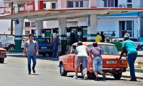 Quan chức Mỹ: Washington sắp có động thái bất ngờ về việc bán dầu cho Cuba