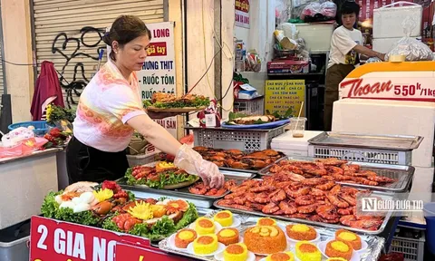 Không chỉ vàng, một “thị trường tài lộc” âm thầm thức trắng đêm ngày vía Thần Tài