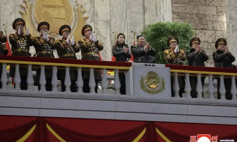 Ảnh hiếm về con gái lãnh đạo Kim Jong-un tại cuộc duyệt binh của Triều Tiên