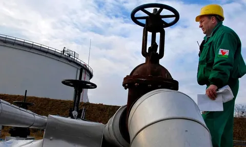 Không có dầu Nga, một phần châu Âu đứng trước nguy cơ tê liệt, EU kêu gọi Ukraine sửa gấp đường ống