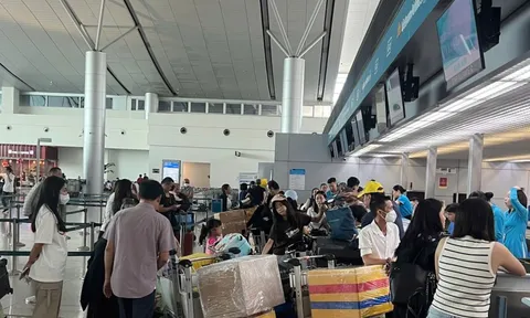 Gần 160.000 lượt khách đổ về Sân bay Tân Sơn Nhất, chưa hạ nhiệt sau cao điểm Tết