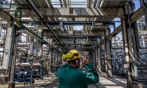 Gói vay 90 tỷ euro cho Ukraine bị một nước thành viên phủ quyết, EU đành ‘xuống nước’, đề xuất thỏa thuận bí mật về nguồn cung dầu Nga