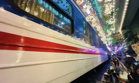 Hà Nội giảm tàu khách, dừng tàu hàng qua phố cà phê đường tàu