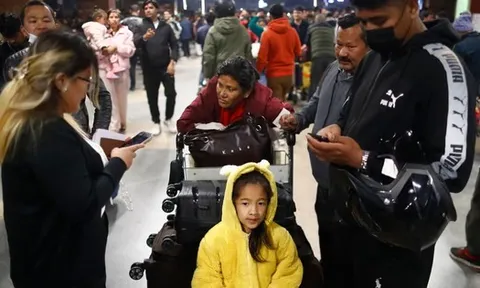 Hàng trăm ngàn hành khách mắc kẹt, hơn 1.000 chuyến bay bị hủy ở Trung Đông