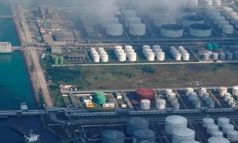 Nga bất ngờ hưởng lợi: Một khách hàng mua gần 1,40 triệu thùng dầu/ngày từ Iran buộc phải tìm đến Moscow