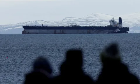 Iran tấn công tàu chở dầu Mỹ trên Vịnh Ba Tư, ra tuyên bố về Eo biển Hormuz