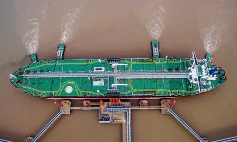 Trung Quốc âm thầm mở lối cho tàu qua eo biển Hormuz