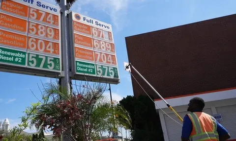 Giá xăng, dầu thế giới đồng loạt tăng vọt