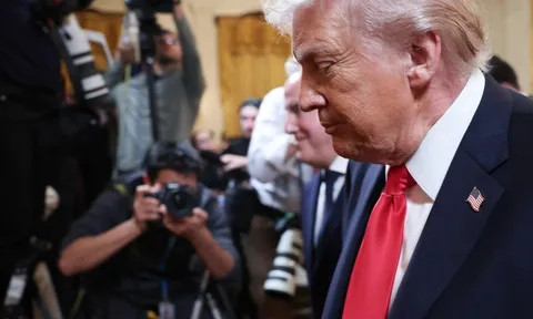 Ông Trump tuyên bố sẽ giáng đòn "rất mạnh" sau khi Tổng thống Iran khẳng định không đầu hàng