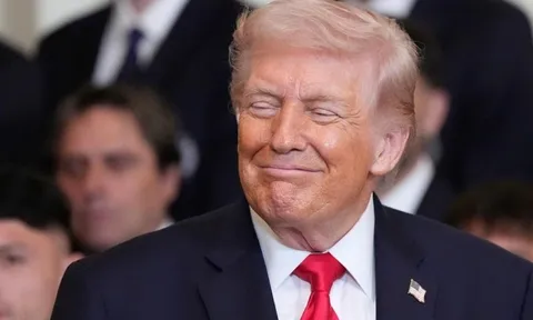 Dầu vượt 100 USD/thùng, ông Trump lạnh lùng tuyên bố: “Cái giá nhỏ thôi”