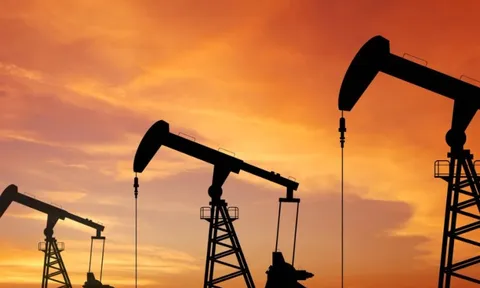 Sự kiện điên rồ chưa từng có của thị trường năng lượng: 6 năm trước, giá dầu âm, người bán phải trả tiền để đẩy dầu đi