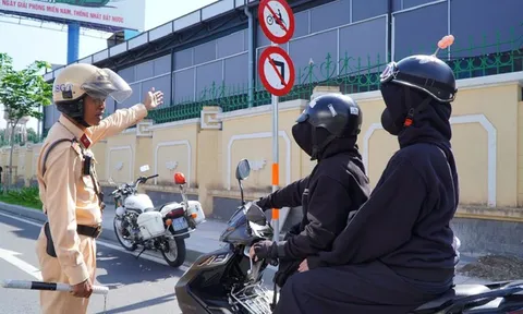 Đi xe máy mà "vô tư" làm điều này dễ bị phạt tới 8 triệu đồng