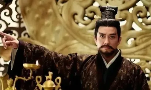 Hoàng đế để lại "phát minh" khiến châu Âu đi sau hơn 1.000 năm, hậu thế giật mình: Ông đến từ tương lai?