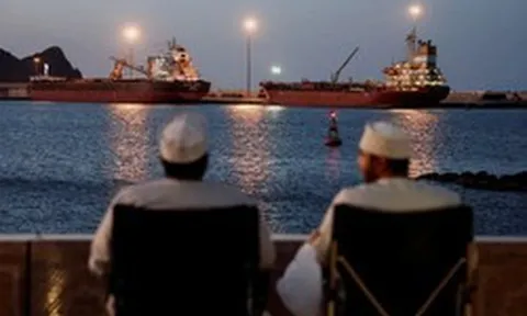 Tình cảnh như "thiên la địa võng" của 20.000 thủy thủ ở eo biển Hormuz: “Chúng tôi như kẻ mù tìm tay nắm cửa”