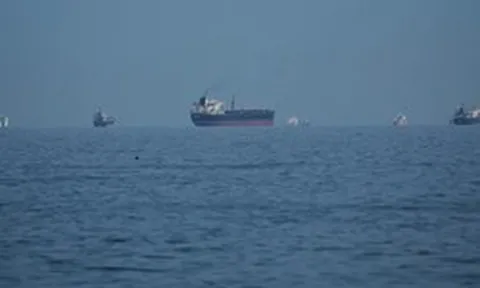 Giảm sức nóng tuyến chở dầu ở eo biển Hormuz