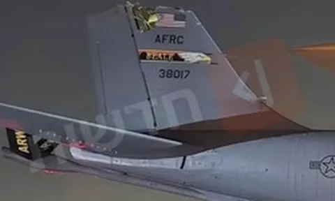 Cận cảnh máy bay Mỹ rách đuôi sau vụ va chạm ở Trung Đông