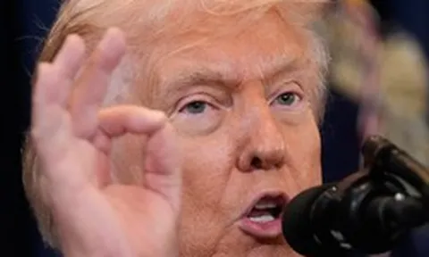 Tổng thống Donald Trump cảnh báo "sốc" NATO