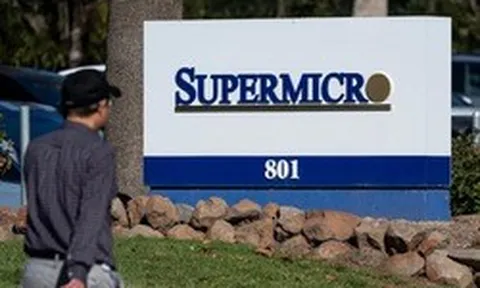 Đồng sáng lập Supermicro bị bắt vì buôn lậu 2,5 tỷ USD chip AI Nvidia sang Trung Quốc, hé lộ màn kịch dùng máy sấy tóc tráo máy chủ giả