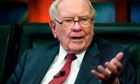 Tỷ phú Warren Buffett cảnh báo người trẻ trong thời đại mới: 2 kiểu HÀO PHÓNG khiến cuộc đời mãi tầm thường, có tài cũng khó giàu, có tiền cũng khó giữ