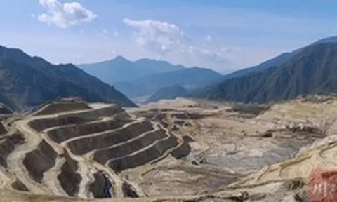 Không cần khoan sâu, phát hiện mỏ ‘kho báu’ gần 10 triệu tấn, trị giá lên đến 200 tỷ USD, chứa một yếu tố cực quan trọng để khai thác dầu khí