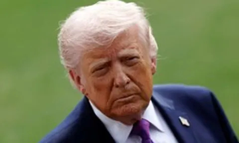 Ông Trump tuyên bố hoãn tấn công cơ sở năng lượng Iran, Dow Jones tăng dựng đứng, giá dầu tụt mạnh