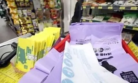 Xung đột Trung Đông kéo dài, người tiêu dùng Hàn Quốc lo thiếu túi đựng rác